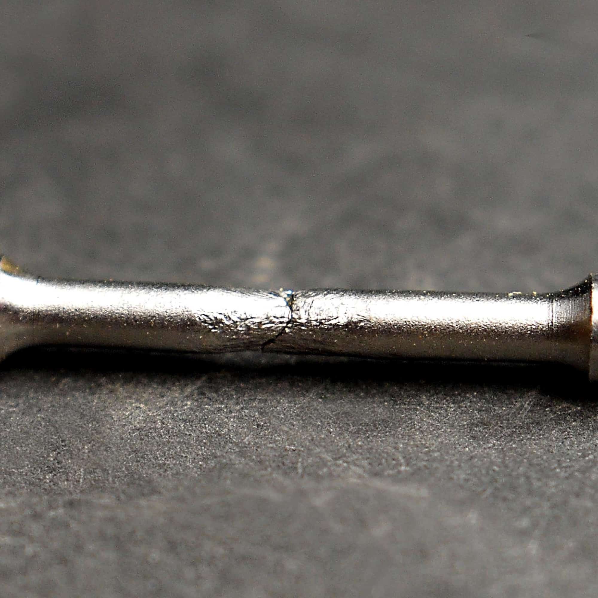 fatigue fracture of metal component