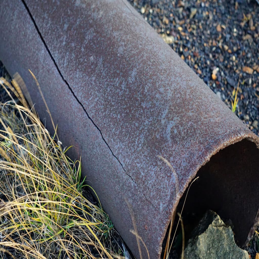 stress corrosion cracking of exterior metal pipe